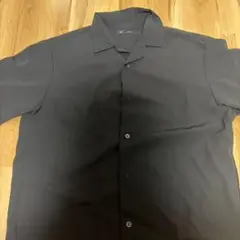 GU 黒 半袖シャツ ボタン付き