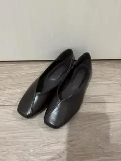 スクエアトゥ　デザインバブーシュ　パンプス