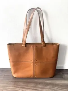 TOD’Sレザー トートバッグ キャメル スタッズのサムネイル