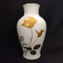 【美品】大倉陶園 OKURA 金蝕ぶどう 28cm 壺 花瓶 花器 宮内庁御用達 美品】大倉陶園 OKURA 金蝕ぶどう 28cm 壺 花瓶 花器 宮内庁御用達