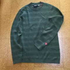 デサントセーター　化繊と毛なので軽い　モスグリーンに差し色オレンジが映える