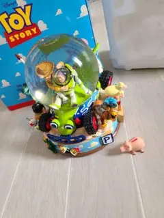 トイストーリー　バズライトイヤー・エイリアン スノードーム バズ・ライトイヤー スノードーム – SOOTANG HOBBY