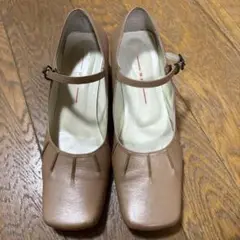 【WAG】 ベージュ ストラップ付き スクエアトゥパンプス