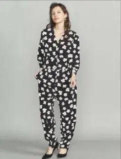 新品タグ付き（black）レトロフラワーVネックジャンプスーツ
