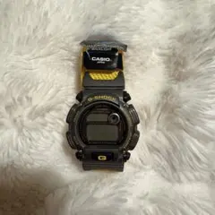 アニエス・ベーコラボ　 G-SHOCK デジタル腕時計 ブラック/イエロー G-SHOCK“イルカ＆クジラ”モチーフの腕時計、ブラック×イエローの大胆