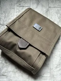 ミリタリー　ボディバッグ　ウエストポーチ　カーキ　美品　レア　一点物