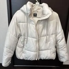 ZARA フード付きホワイトダウンジャケット