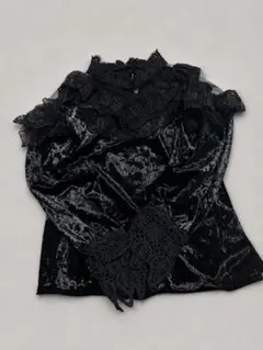 黒のベロアトップス