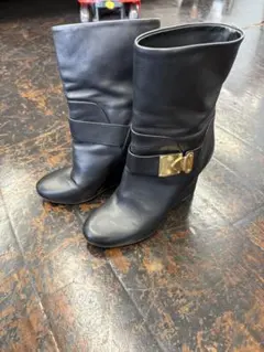 G144 ルイヴィトン 黒 レザー バックル付き ブーティ 高ヒールのサムネイル
