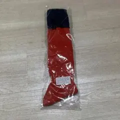 サッカーソックス 赤と紺のコンビネーション