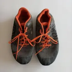 inov-8 スニーカーのサムネイル