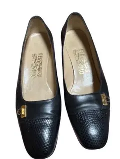 即決美品Salvatore Ferragamoフェラガモ レザー ガンチーニ金具
