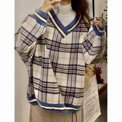 青と白のチェック柄 Vネックニット　チェック柄オーバーサイズニットセーター