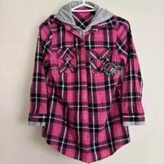 フード付きピンクチェックシャツ