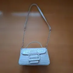 ZARAホワイトショルダーバッグ