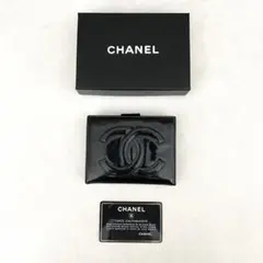 CHANELシャネル　エナメルウォレット　二つ折り財布 黒 レザー　ミニ財布のサムネイル