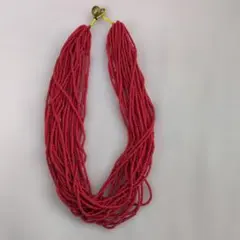 赤いビーズネックレス