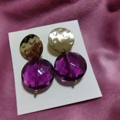 パープルのドロップ型ピアス
