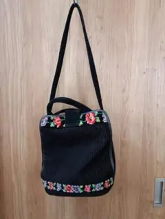 フェイラーショルダーバッグ ブラック 花柄刺繍