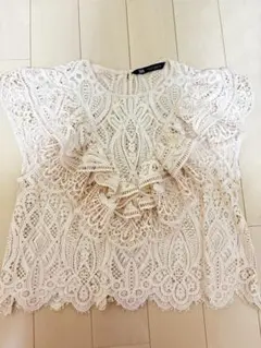 zara アイボリー フリル付きレースキャミ