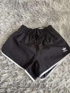 adidas ショートパンツ ブラック ホワイト
