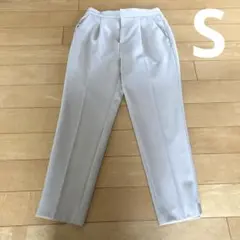 テーパードパンツ　S ベージュ