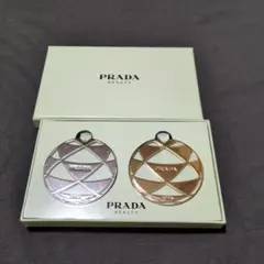 PRADA チャーム 2個セット シルバーゴールド2024