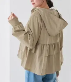 【Pierrot】UVカットバックフリルパーカー　ベージュ　Мサイズのサムネイル