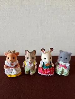 シルバニアファミリー　キラキラくじ　ひみつの森であそぼ　D賞　4体セット