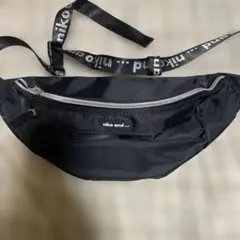 niko and ... ブラック メッセンジャーバッグ