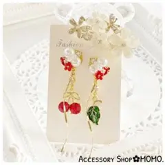 キラキラ♡さくらんぼ.リーフ♡ビジュー♡ハンドメイドピアスorイヤリング♡
