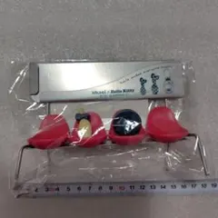 新品】ROUND1 ハローキティ ベンチ型フォトスタンド - メルカリ