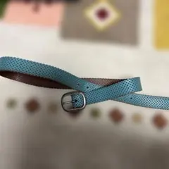 水色と茶色の穴あきレザーベルト