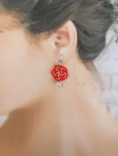 梅結びとガラスパールのノンホールピアス　水引アクセサリー　赤（紅色）×ホワイト