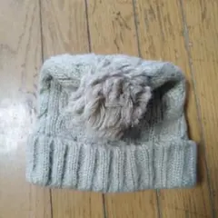 ベージュ ポンポン付きニット帽