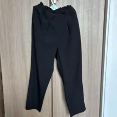 黒のストレートパンツ（ゴム・リボン付き）　140cm