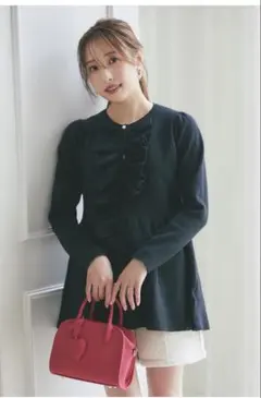 ☆新品タグつき☆ ノスタルジア　フリルペプラムニットカーディガン