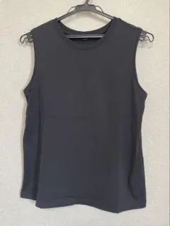 UNIQLO ブラック ノースリーブ Tシャツ