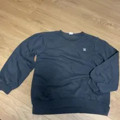 黒の長袖トレーナー チェリー刺繍　petit main