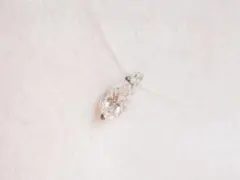 クリスタルペンダントネックレス　水晶　ビーズ