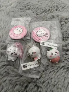 ちいかわ　キーホルダー、缶バッジセット