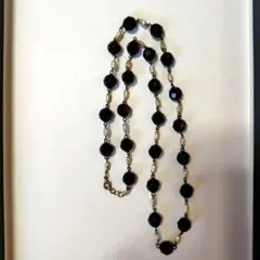 黒、白ビーズののロングネックレス