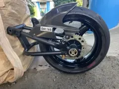 zrx1100用 リアホイール スイングアーム カーボンフェンダー付のサムネイル
