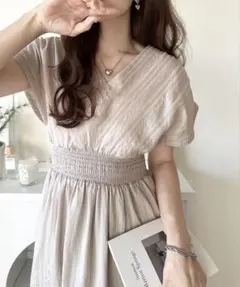 ウエストシャーリングVネックワンピース