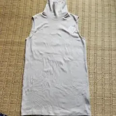 ノースリーブタートルネック