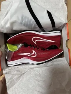 Nike レッド ランニングシューズのサムネイル
