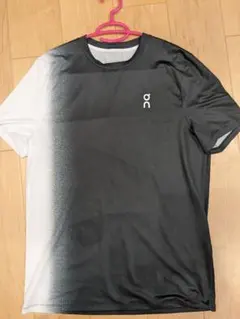 【完売　売切】On court-T 黒白　メンズSのサムネイル