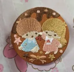 サンリオ　刺繍缶バッジ　リトルツインスターズ