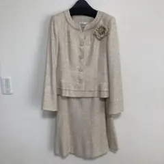 フォーマルスーツ春/ベージュ.コサージュ付き