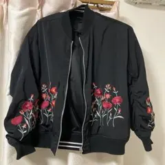 【最終価格】リバーシブルブルゾン　刺繍　ライン